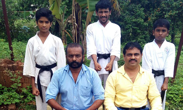 ಮುಂಡಗೋಡ :ಕರಾಟೆ ಬ್ಲ್ಯಾಕ್ ಬೆಲ್ಟ್ ಪಡೆದ ಮೂವರು ವಿದ್ಯಾರ್ಥಿಗಳು